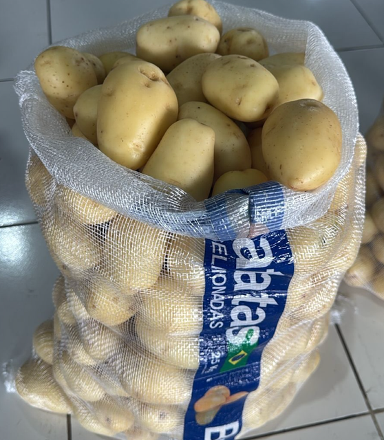 New Harvest Yellow/Golden Potatoes Best Cooking Potatoes For Restaurants,Grocery retailers in 25kg Bags - Image 4