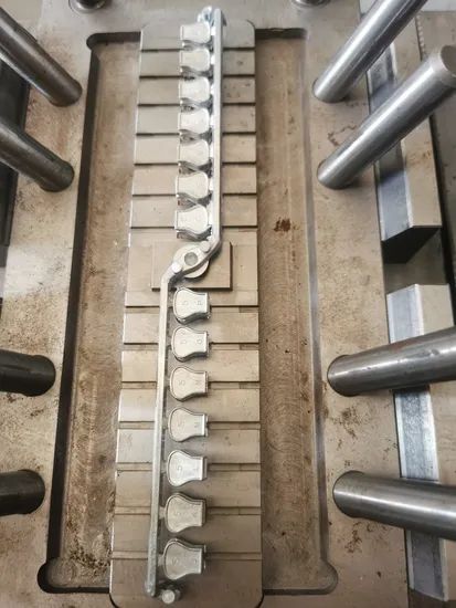 Zinc Alloy Metal Zipper Sliders Hardware Die Casting Machine - Image 3
