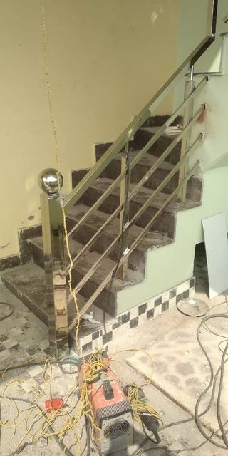 Silver Stainless Steel Staircase Railing, For Home Y 20 Width 3 To 30 Ft Usage Residential Number Of Doors 2 Height 3 To 20 - Image 11