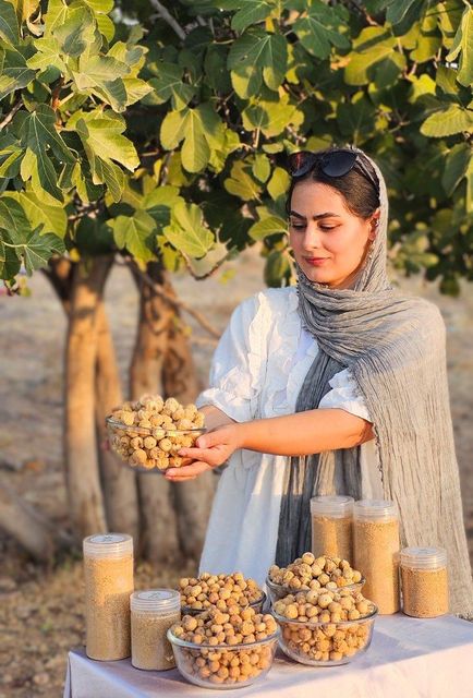 dried fig Form iran Quality aaa Origin Estahban, Iran Brand Name moshiri co Flavor Sweet, Aromatic Texture Chewy Yet Tender - Image 4