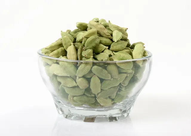 Green Cardomom - Premium Quality(5% dry) | whole green cardamom | ceylon cardamom - Image 1