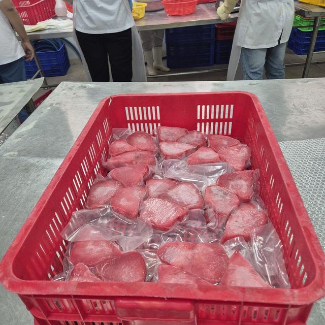 Premium Frozen Yellowfin Tuna Steak - IQF, IVP - Image 2