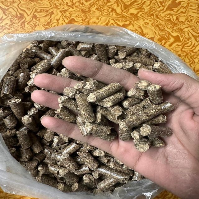 Excellent High Performance Natural Wood Pellets 100% Clean Fuel For Heating Stoves Fireplaces - Image 4