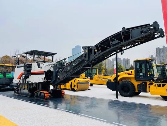 Construction Machine Cold Planer Sm200m-C6 Electric Hydraulic Road Cold Milling Machine Cold Planer - Image 2