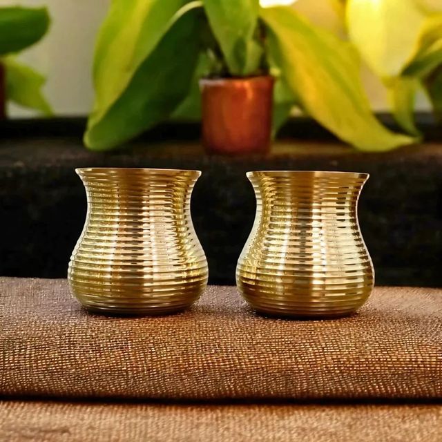 Brass Damru Glass Set Shape Damru Grip Comfortable Aesthetic Timeless Material Pure Brass Finish Hammered Golden Width 4 Inches (10 - Image 2