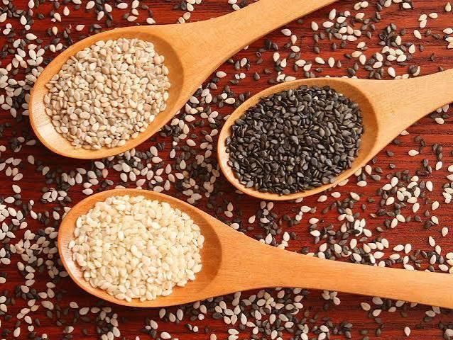 Organic Black & Pure White Sesame Seeds Wholesale Natural Raw Whole Grain with Rich Flavor Hulled Sesame Seeds - Image 1