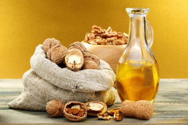 Walnut Oil Natural Healthy Oil Suitable for Salad Dressing and Cooking Use - Image 1