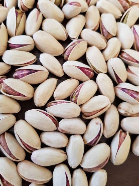 Quality Pistachio Fiber Content 12–15% Moisture Content 5–7% Protein Content 20–25% Aflatoxin Level <4 Ppb Oil Content 50–55% (natural Oil) - Image 1