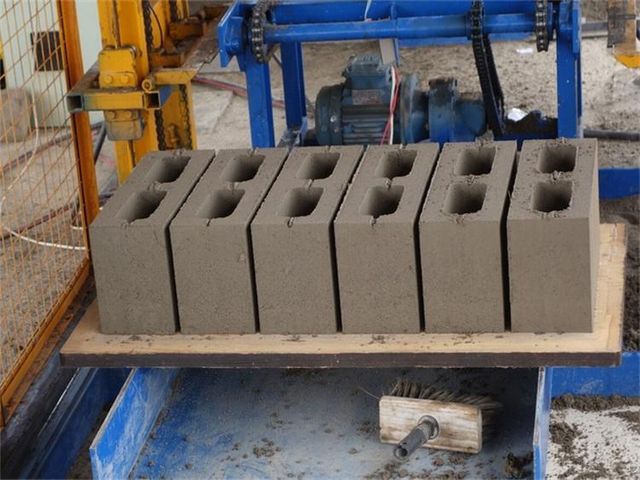 Automatic Concrete Block Making Machine (Stationary Type), Max. Production Capacity 10,000–15,000 pcs/shift, for Paving Blocks, Hollow Blocks, and Bricks - Image 4