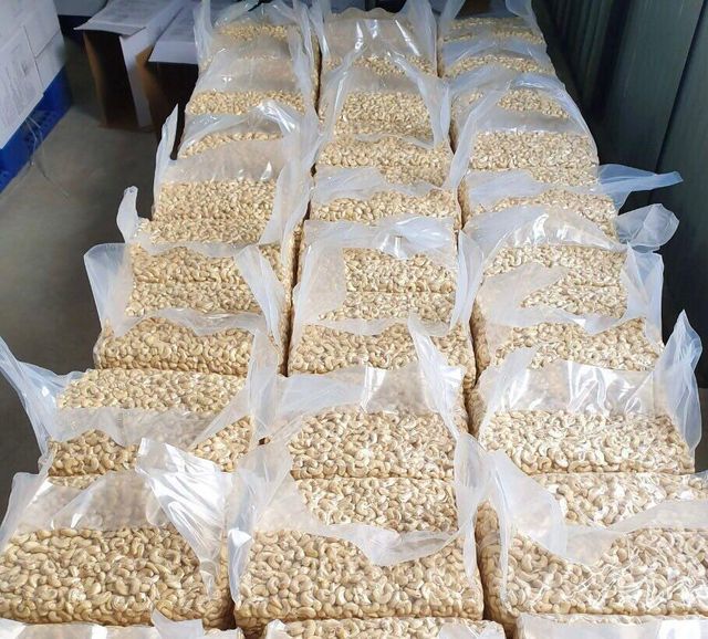 Bulk Organic Raw Cashew Nuts-Premium Quality US Origin Ready Eat Bulk Vacuum Sealed Bags Retailers Seeking Discount Price - Image 2