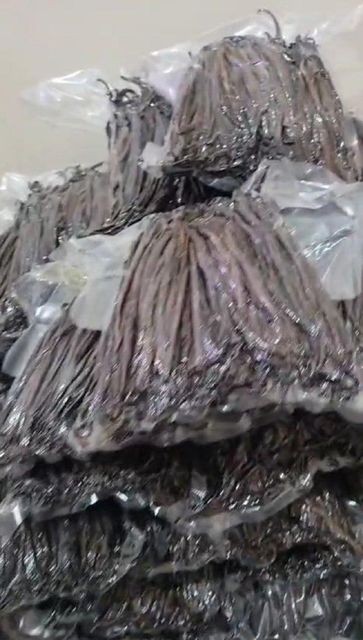 Vanilla Beans Length ±20 Cm Grade Grade A (gourmet) Moisture Content 25-30% Place of Origin Indonesia Packaging Vacuum-sealed Bags - Image 2