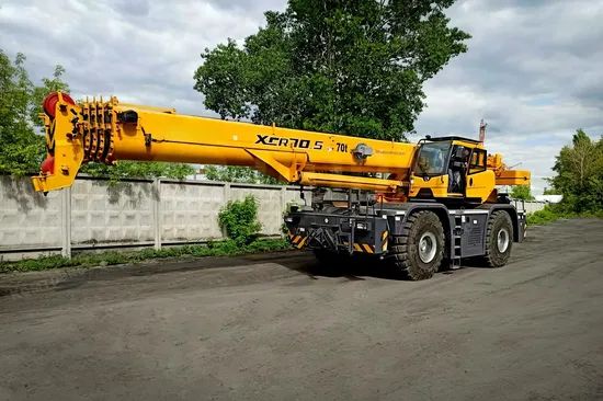 70 Ton Capacity Rough Terrain Crane Xcr70 with Spare Parts - Image 6