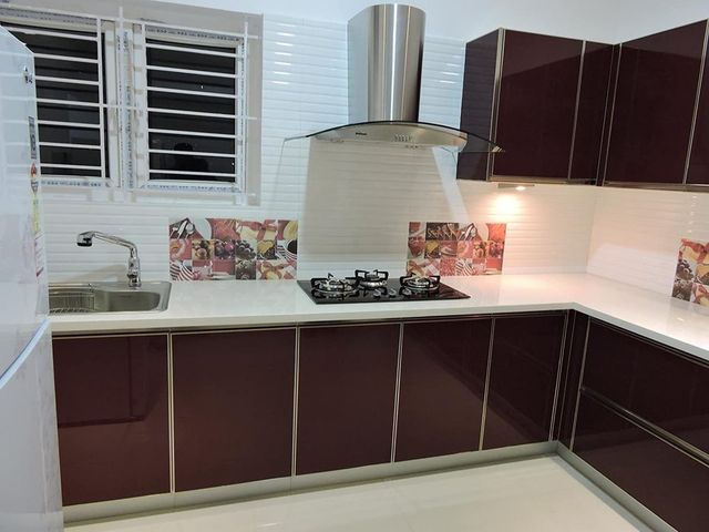 Modern Modular Kitchen Service Finish Matte & Gloss Material Wooden/PVC/SS Location Lucknow, Near Lucknow Service Location Type - Image 1