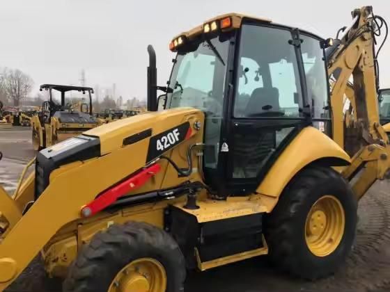 Caterpillar Cat 420F Backhoe Loader – Heavy-Duty Earth-Moving Machinery for Excavation, Loading, and Construction Projects - Image 3
