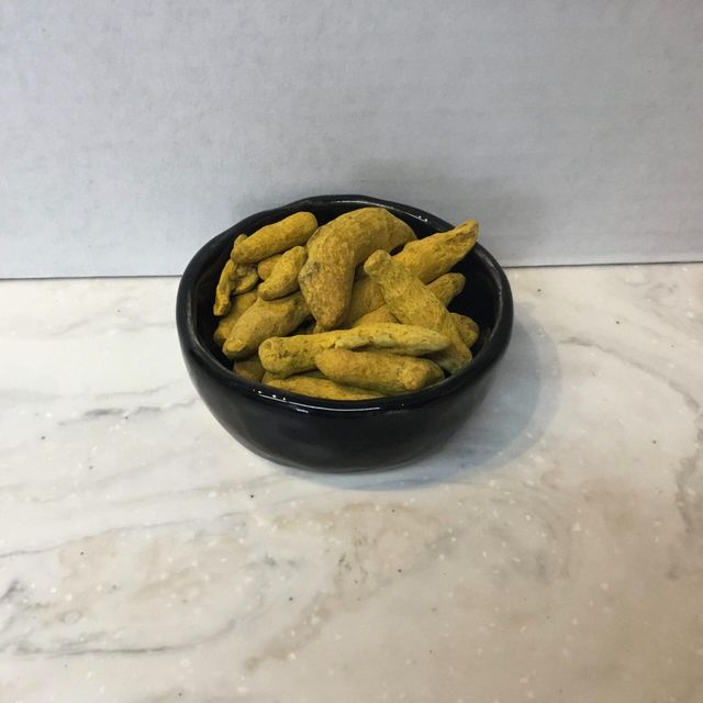Whole Turmeric Roots With Strong Turmeric Essence Ideal For Food Processing And Health Supplement Applications - Image 4