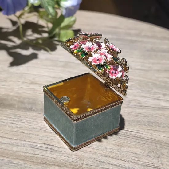 6cm 2.4inch Metal Handicrafts Square Shaped Butterfly Love Flower Enamel Jewelry Box Enameled Storage - Image 1