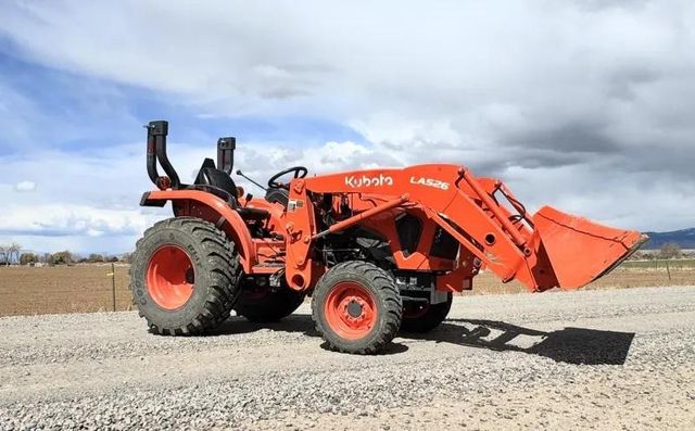 Kubota L2502HST Hydrostatic Drive Tractor for Field Work - Image 5
