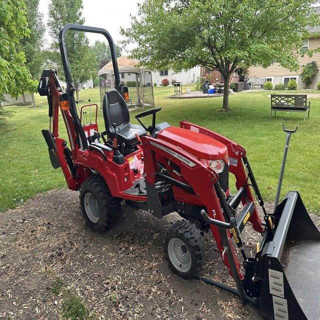 Used Massey Ferguson GC1723E 2WD Wheel Tractors with Automatic Pump Engine Gearbox Fast Delivery Low Price For Sale - Image 5