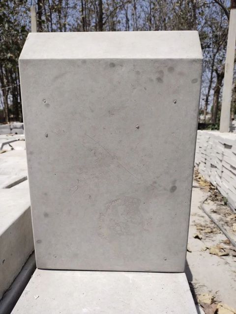 Road divider, Packaging Type: BOPP Bags Size as per standard Width as per standard Length as per standard Height as per - Image 1