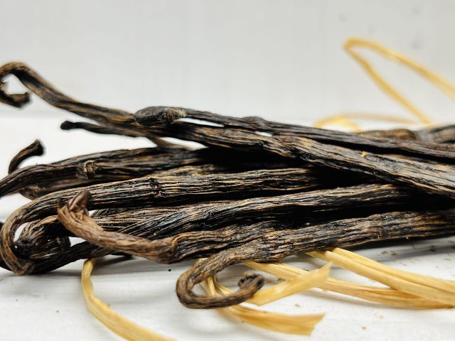 High Quality Dried Vanilla Beans for Large Scale Importers and Gourmet Food Producers - Image 4