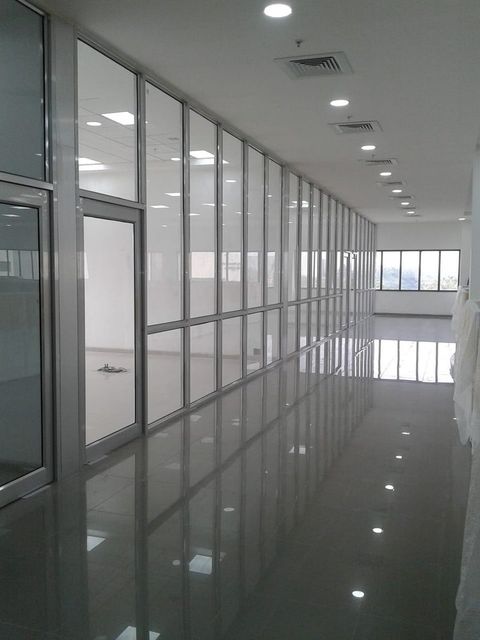 Aluminium Glass Partition Finish Fine Pattern Plain Color Transparent Glass Type Toughen Size/Dimension 12mm Insulation - Image 1