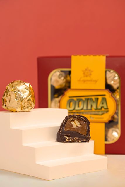 Premium Quality LEGENDARY CHOCOLATIER Dark Cashew Chocolate Made In Vietnam 180g OEM ODM Service for Gifting - Image 4