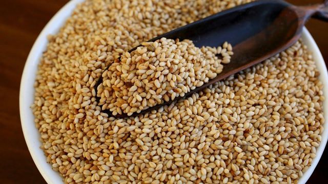 Organic Black & Pure White Sesame Seeds Wholesale Natural Raw Whole Grain with Rich Flavor Hulled Sesame Seeds - Image 2
