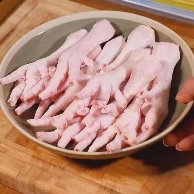 Hot Selling Frozen Chicken Feet High Quality Frozen Chicken Feet Ideal for Food Processing Restaurants and Export - Image 3