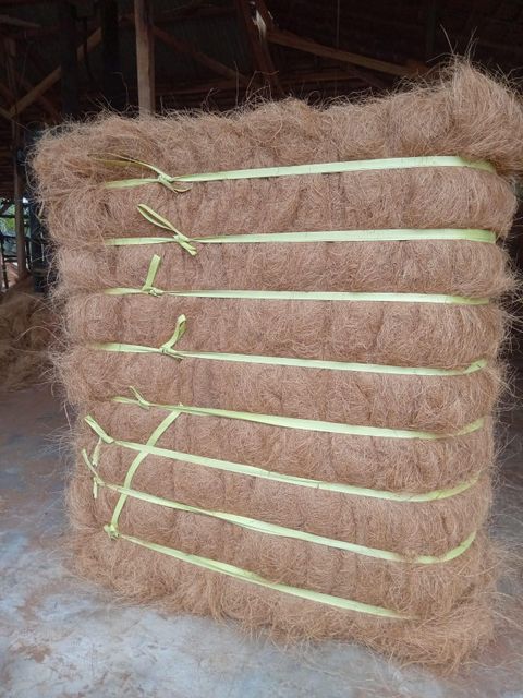 Coconut Coir Fibers Packaging Bale Max. Moisture (%) - Image 1