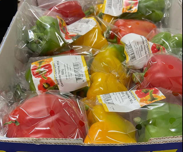 EXCELLENT SHELF LIFE CAPSICUMS PAPRIKA GREEN,YELLOW AND RED PAPRIKA 500g IDEAL FOR Salads,Pizzas and Fresh Food Preparation - Image 4