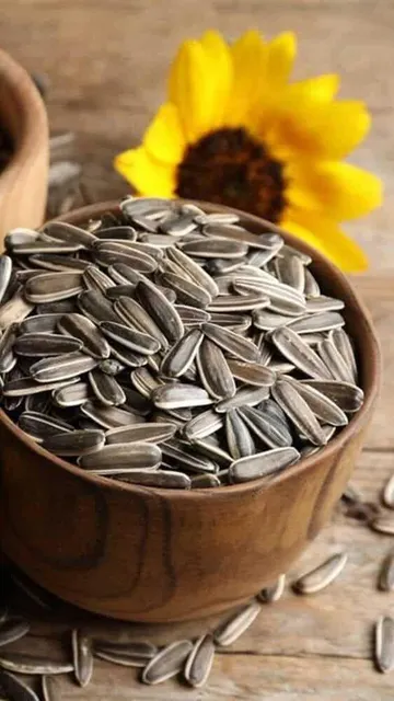 Raw wholesale striped sunflower seeds black sunflower seeds kernels for human consumption type sunflower seeds - Image 1