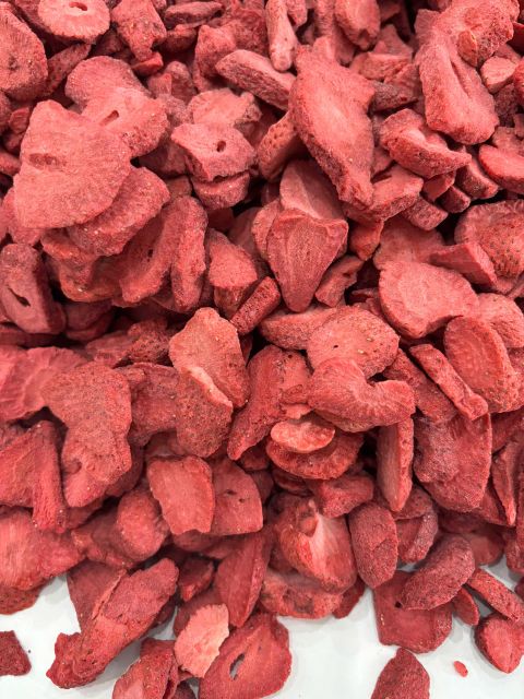 Natural Vietnam Dried Strawberry Chunks Made from Selected Fruit for Ice Cream Mix Granola Inclusion Candy Production - Image 5
