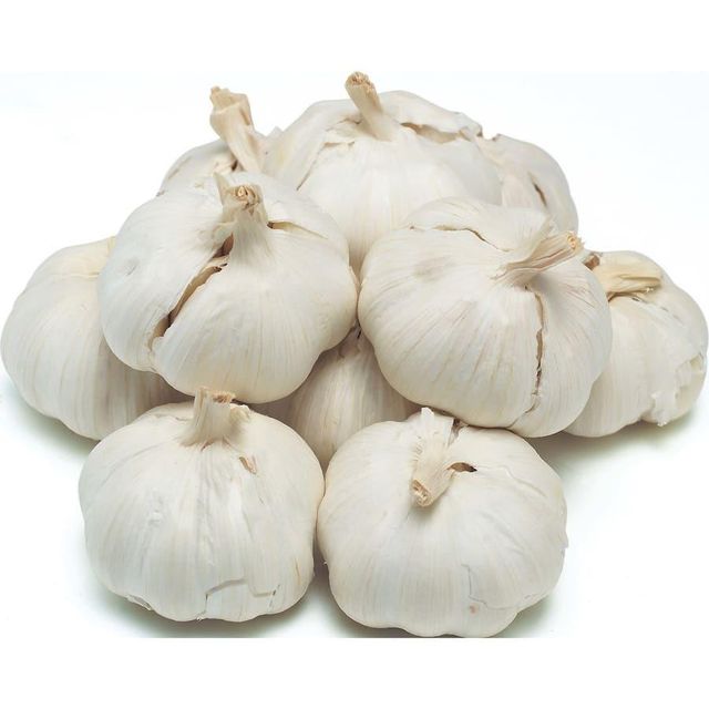 Carefully Sorted Fresh White Garlic With Strong Aroma Delivered In Mesh Bags For Overseas Food Supply - Image 2