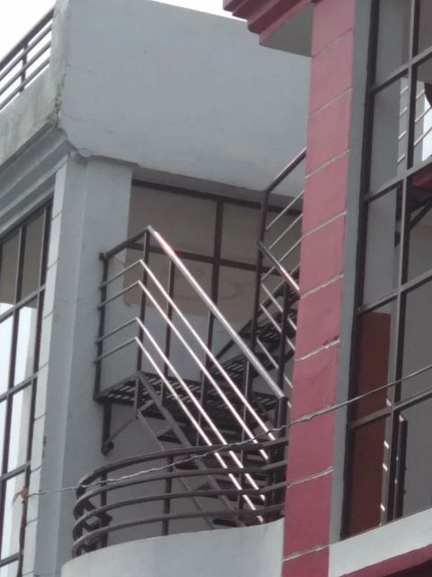 Stainless Steel SS Glass Railing For Home Position Stairs Usage/Application Home Glass Type Tempered Glass Coating Hpl Aluminum - Image 4