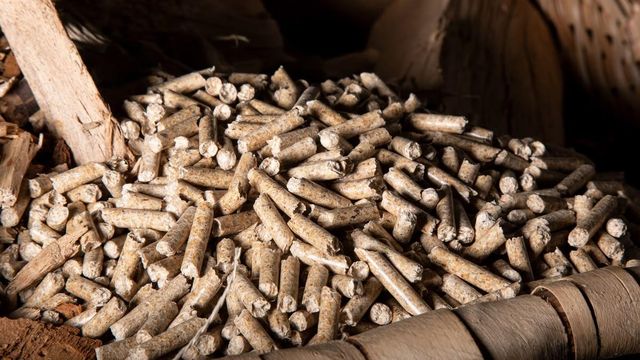 Buy ENplus A1 Wood Pellets Premium Quality Fast Delivery Home Heating Eco Friendly Energy Solutions 690 Density 4500J - Image 4