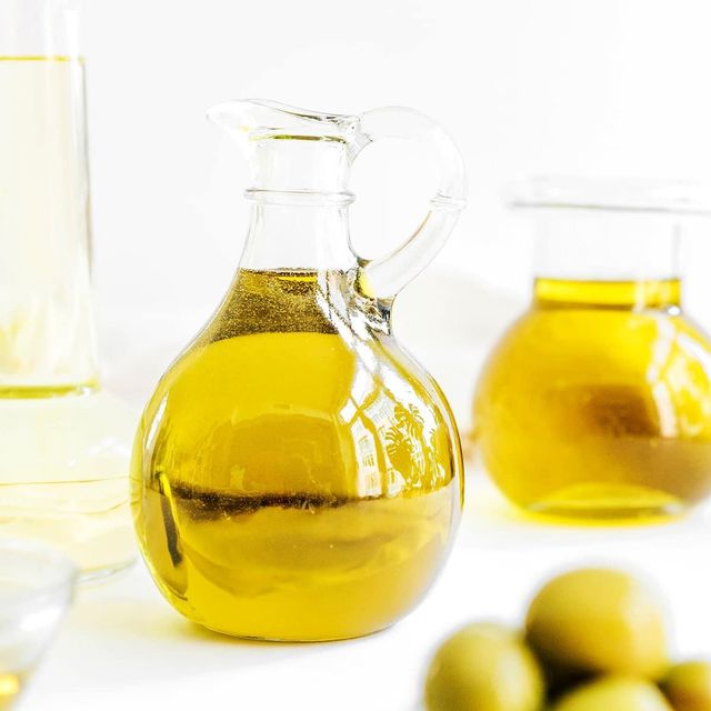 Light Refined Olive Oil Blended With 98% Pure Olive Oil For Balanced Flavor And Healthier Meal Preparation - Image 4