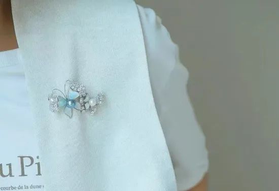 Elegant Shell Design Butterfly Shape Brooch Adorned with Natural Freshwater Pearls - Image 6