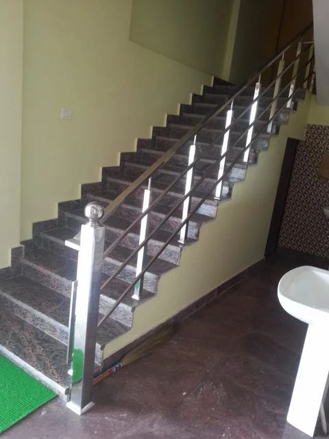 Silver Stainless Steel Staircase Railing, For Home Y 20 Width 3 To 30 Ft Usage Residential Number Of Doors 2 Height 3 To 20 - Image 9