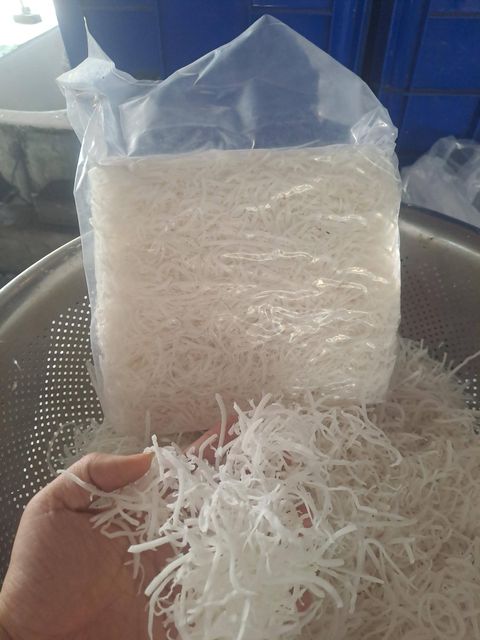 Desiccated coconut flake grade, free charge of samples Form Flakes Organic Yes Origin Vietnam Degree of Processing Dried - Image 4