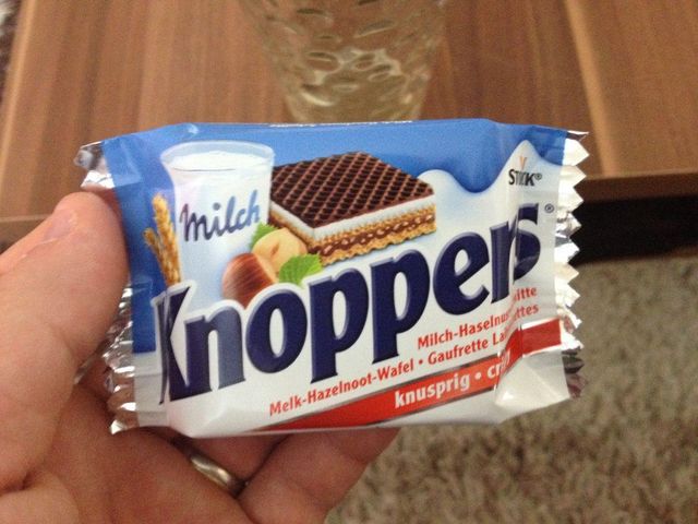 2026 Good Price Wholesale Knoppers Crispy Wafer with Rich Milk Cream and Hazelnut Flavor Great Product - Image 4