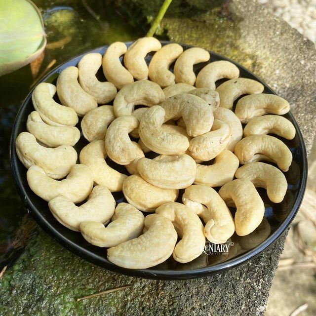 Popular Choice W420 Nut Kernel Food & Drink Applications Cheap Price from Vietnam Wholesale 100% Natural Cashew Nuts - Image 1