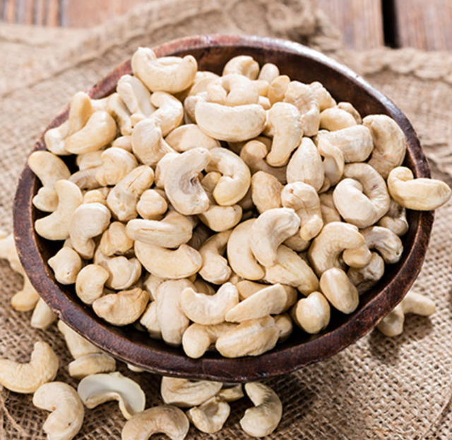 Wholesale Organic Cashew nuts Raw Cashew Dried Nuts Cashew Nuts W320 High Quality Vietnam 100% Organic with CHEAP price - Image 4