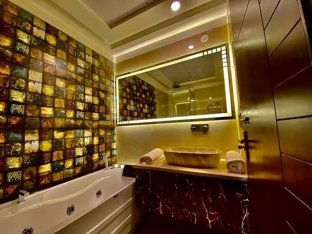 Hotel Bathroom Interior Designing Service - Image 2