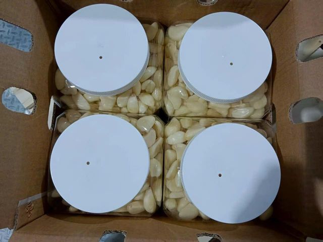 Frozen peeled garlic Specification Peeled Place of Origin Vietnam Shelf Life 24 Months, 24 months Storage Temperature -18 Degrees Celsius - Image 1
