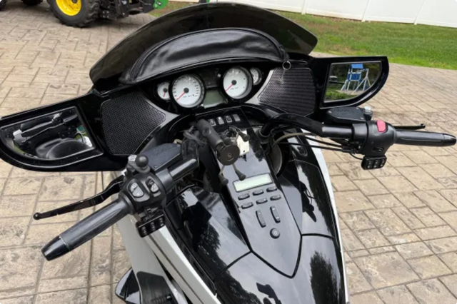 USED 2011 VICTORY VISION TOUR MOTORCYCLE AIR-COOLED 106CI FREEDOM V-TWIN SIX-SPEED TRANSMISSION – product photo 4, product detail gallery