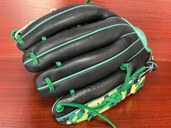 12 Inch Snake Skin Baseball Gloves Baseball Mitts MOQ 1PCS Color Red Origin China Trademark OEM Condition New Pack 20PCS/CTN - Image 4