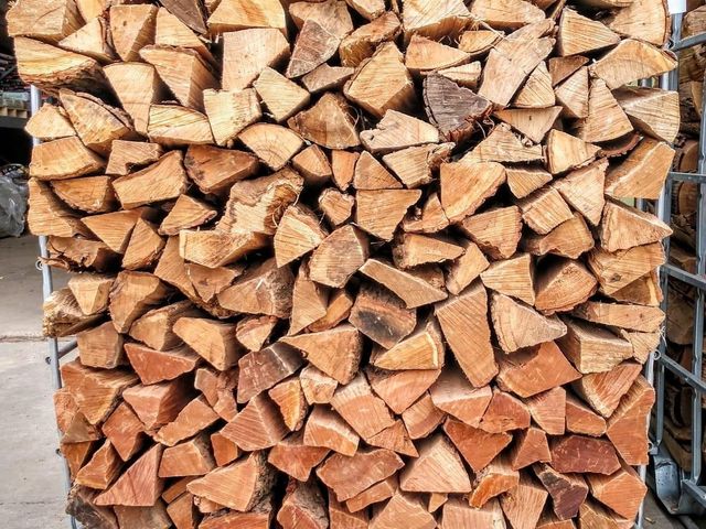 Premium Mixed Firewood Oak Beech And Mangrove Hardwood Logs Carefully Selected Seasoned Dry Wood Perfect Heat Output For Home Fireplace Restaurant Use Fast Delivery Buy Premium Quality Long Lasting Burn Natural Energy Efficient Heating Solution Wholesale Supply - Image 5
