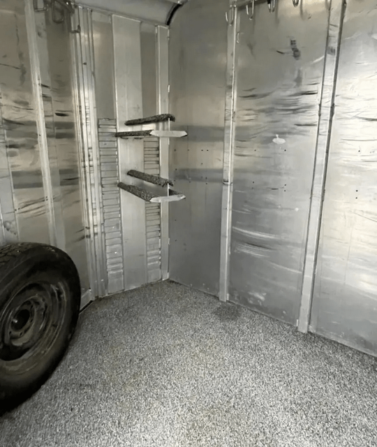 Two Horse Trailers / 1999 4 Star 2 Horse Reverse - Image 4