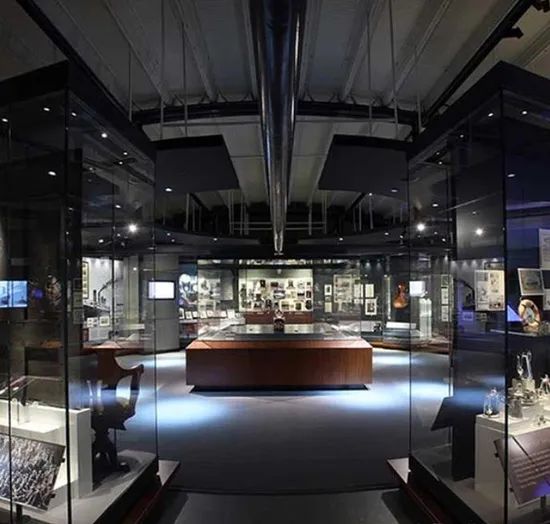 Fibre Optic Display Lighting for Gallery and Museum - Image 3