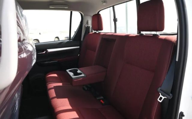 High Quality USED 2025 TOYOTA HILUX DOUBLE CAB PICKUP SR5 2.7L 4WD MANUAL – product photo 4, product detail gallery